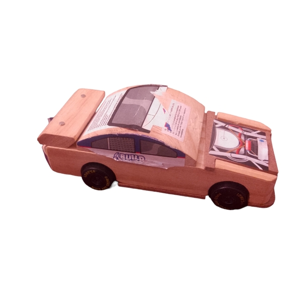 Pinewood pine car pull back - Picture 1 of 5